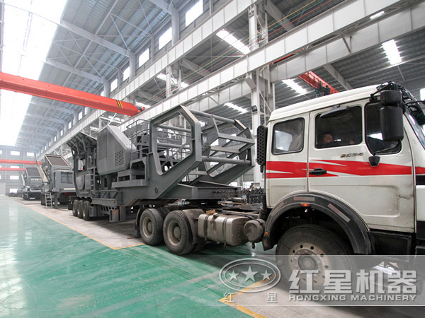 120tph-250tph可移動(dòng)破碎站發(fā)貨車間一角 120tph-250tph可移動(dòng)破碎站發(fā)貨車間一角