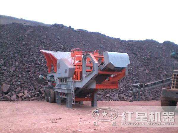 時產200噸廢鋼渣移動破碎生產線:單臺設備作業 時產200噸廢鋼渣移動破碎生產線:單臺設備作業