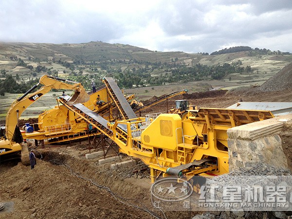 占地小、靈活轉(zhuǎn)場的輪胎式移動(dòng)破碎車 占地小、靈活轉(zhuǎn)場的輪胎式移動(dòng)破碎車