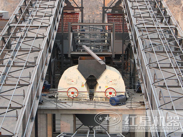 二合一錘式制沙機(jī)工作現(xiàn)場 二合一錘式制沙機(jī)工作現(xiàn)場