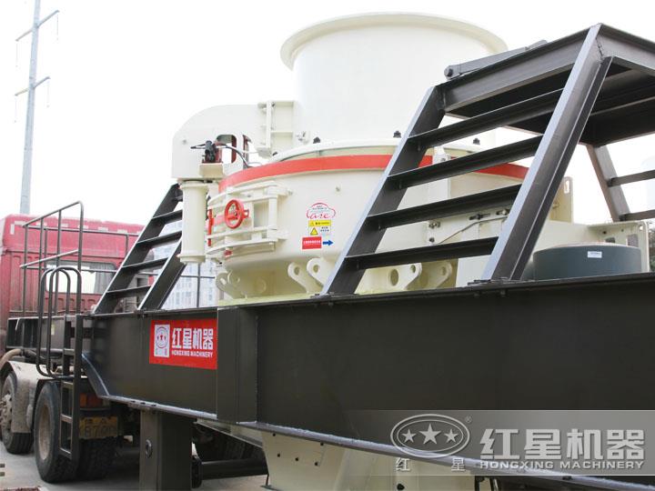 制砂移動破碎站，進料粒度≤55mm，產量521-585t/h之間