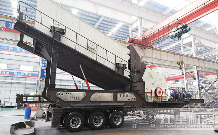 輪胎移動式河卵石破碎設(shè)備，中細(xì)碎反擊破+篩分一體機(jī)，效能高節(jié)能、綠色環(huán)保 