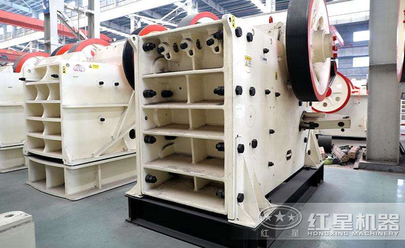 鄂式破碎機，優質鋼板鑄成，使用壽命長 style=width:720px; 