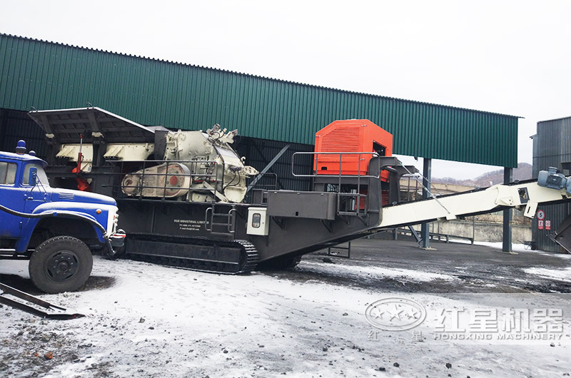 小型一體制砂生產(chǎn)線現(xiàn)場:配細(xì)碎機 小型一體制砂生產(chǎn)線現(xiàn)場:配細(xì)碎機