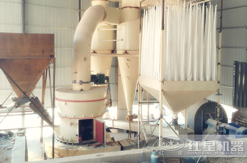 白云石雷蒙磨粉機作業(yè)現(xiàn)場圖 白云石雷蒙磨粉機作業(yè)現(xiàn)場圖