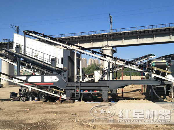 新一代車載碎石機現(xiàn)場圖 新一代車載碎石機現(xiàn)場圖