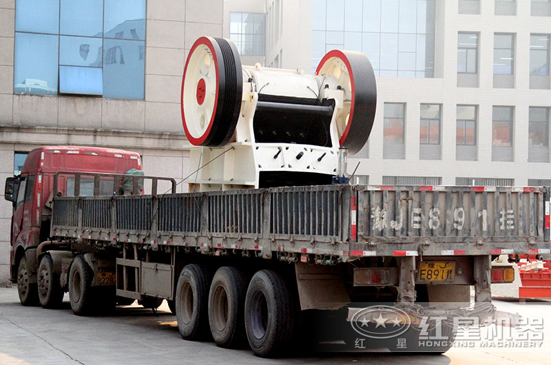 石子廠生產(chǎn)線設(shè)備裝車發(fā)貨 石子廠生產(chǎn)線設(shè)備裝車發(fā)貨