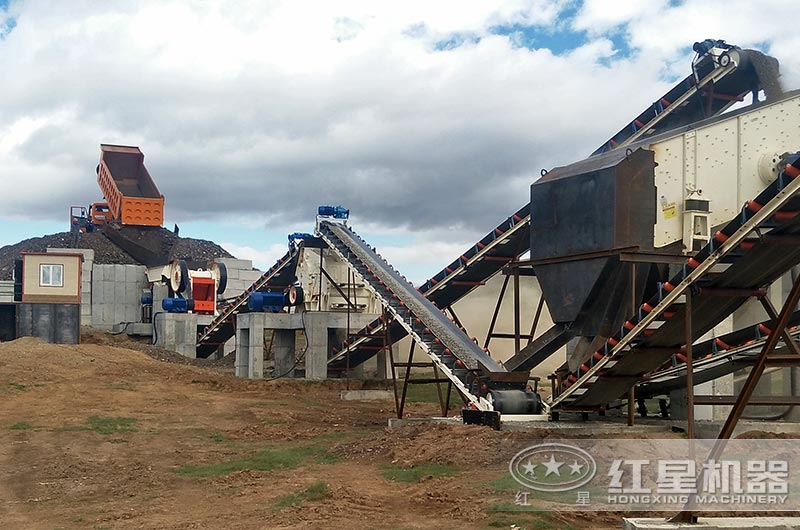 時(shí)產(chǎn)200噸石子破碎機(jī)生產(chǎn)現(xiàn)場(chǎng)圖 時(shí)產(chǎn)200噸石子破碎機(jī)生產(chǎn)現(xiàn)場(chǎng)圖