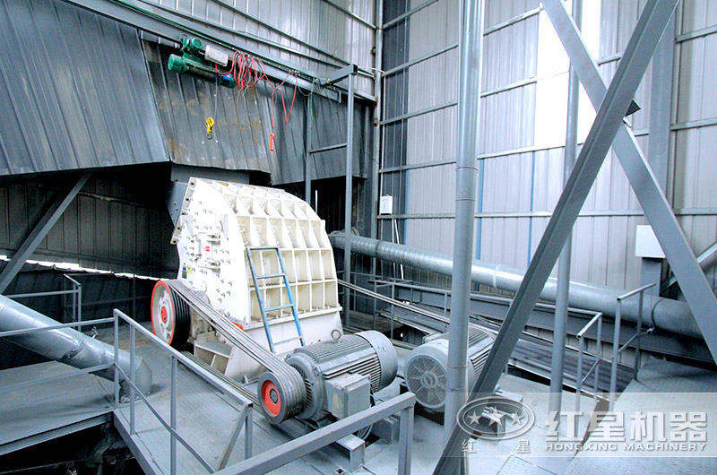 重錘式破碎機(jī)工作現(xiàn)場圖 重錘式破碎機(jī)工作現(xiàn)場圖