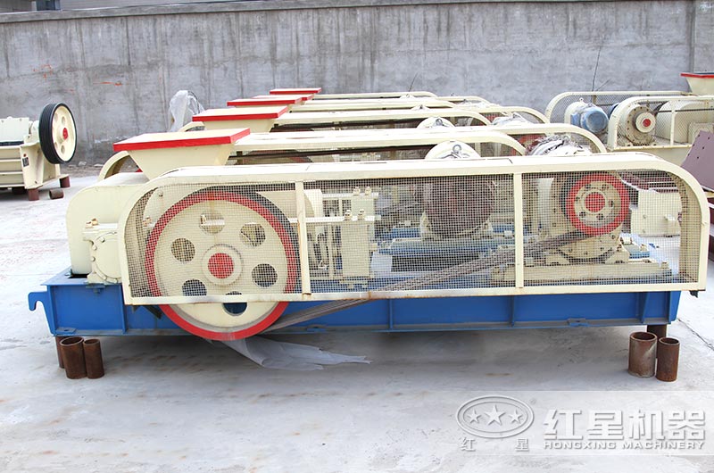 對輥式破碎機現(xiàn)貨供應 對輥式破碎機現(xiàn)貨供應