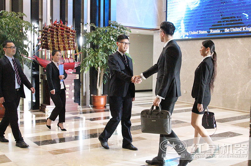 紅星產(chǎn)品經(jīng)理接待來(lái)廠考察客戶(hù) 紅星產(chǎn)品經(jīng)理接待來(lái)廠考察客戶(hù)